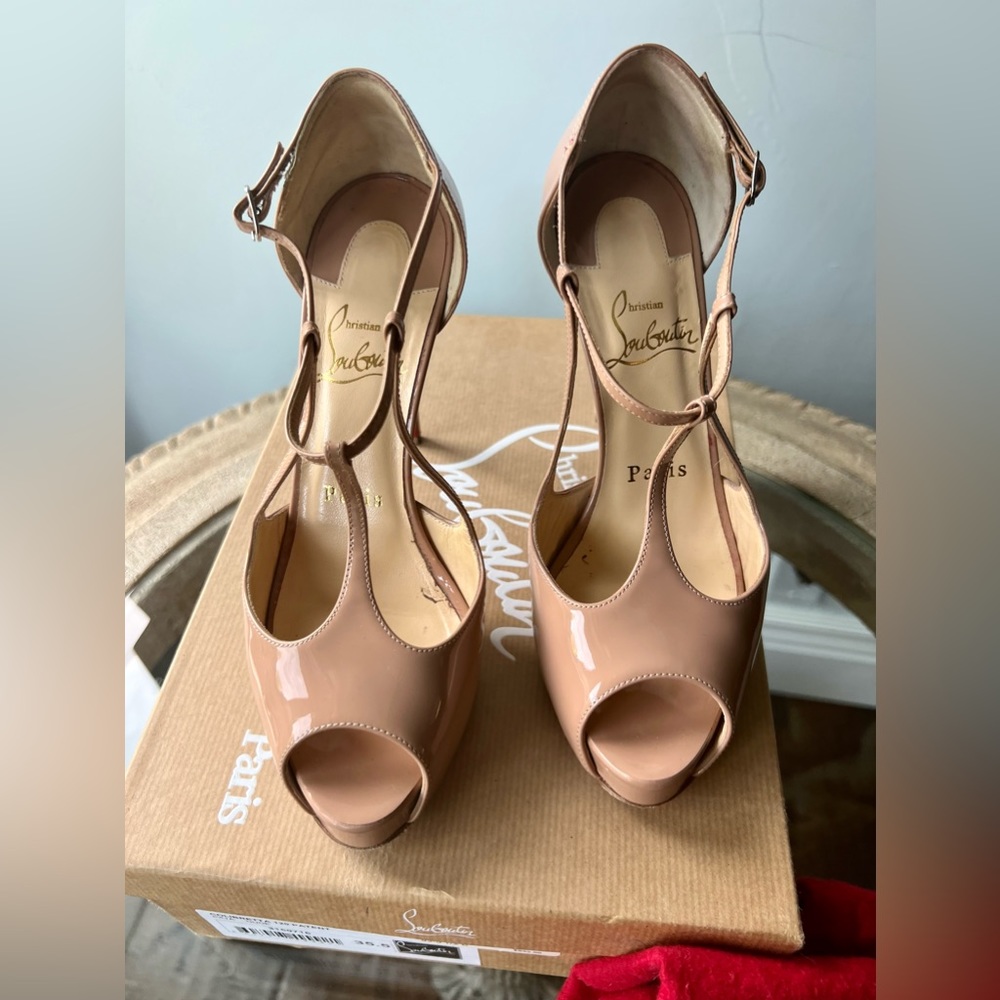 Christian Louboutin Colibrettа 120 Nude Patent T Strap Heels 35.5 - Picture 2 of 4